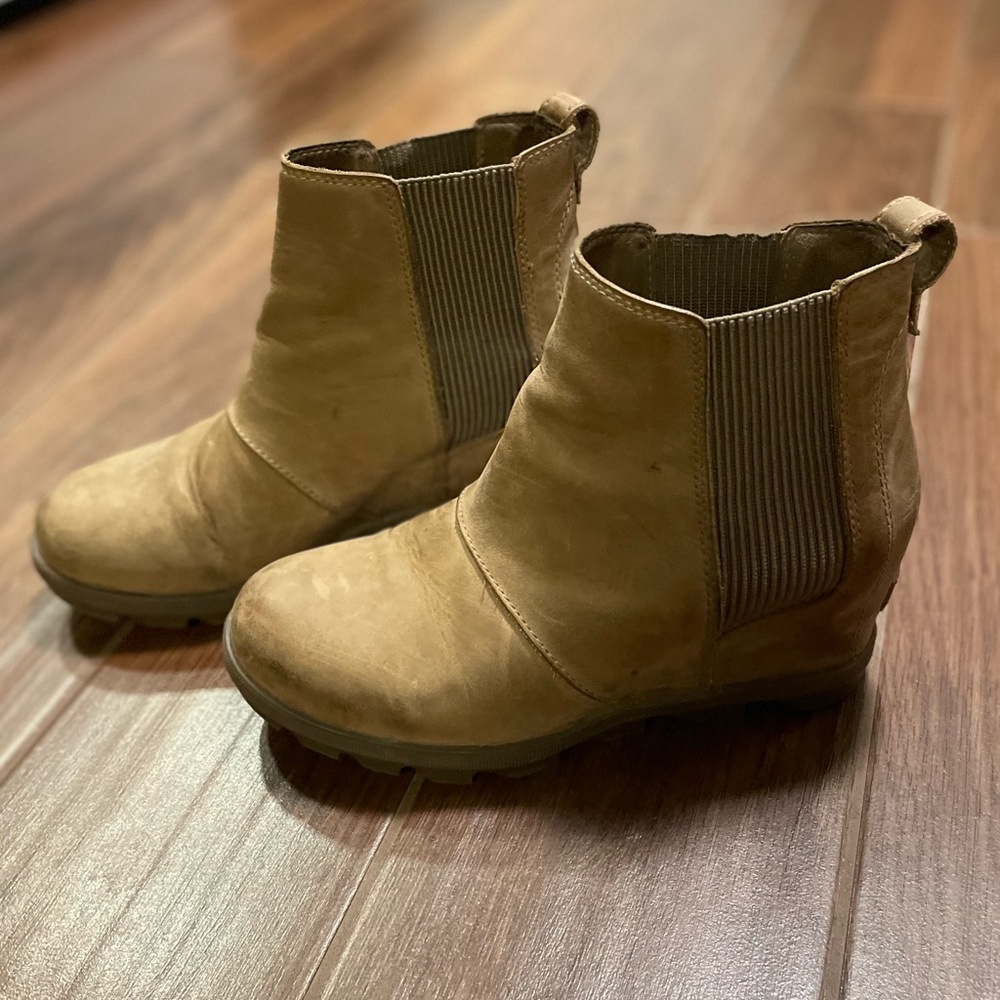 Sorel Joan of Arctic Wedge II Chelsea Boot - Size 8